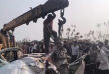 ट्रक और कार की जोरदार भिड़ंत, CRPF के 3 जवानों सहित 4 की मौत