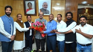 राज्यपाल डेका से अखिल भारतीय कुर्मी क्षत्रिय महासभा के प्रदेश अध्यक्ष ने भेंट की