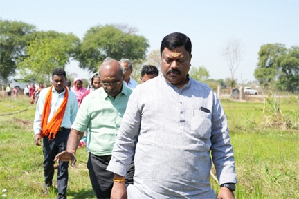 छत्तीसगढ़ को हर्बल ग्रोथ इंजन बनाने की दिशा में तेजी से काम कर रहा है बोर्ड : अध्यक्ष विकास मरकाम छत्तीसगढ़ को हर्बल ग्रोथ इंजन बनाने की दिशा में तेजी से काम कर रहा है बोर्ड : अध्यक्ष विकास मरकाम