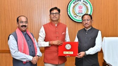 मुख्यमंत्री विष्णु देव साय से आज विधानसभा परिसर स्थित उनके कक्ष में वित्त मंत्री ओपी चौधरी ने वित्तीय वर्ष 2026-27 का बजट प्रस्तुत करने से पूर्व मुलाकात की