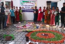 रंगों से बदलते जीवन के रंग रंगों से बदलते जीवन के रंग