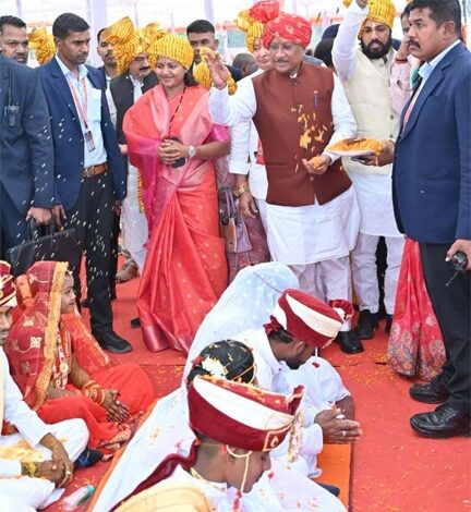 बौद्ध परंपराओं के साथ छह नवदंपत्तियों ने लिया जीवनभर साथ निभाने का संकल्प