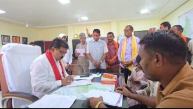 उपमुख्यमंत्री विजय शर्मा ने विधायक कार्यालय में लोगों से की मुलाकात