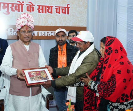 सुदूर अंचलों के श्रद्धालुओं को मिला अयोध्या धाम का सौभाग्य, मुख्यमंत्री ने कहा — यही जनसेवा की प्रेरणा सुदूर अंचलों के श्रद्धालुओं को मिला अयोध्या धाम का सौभाग्य, मुख्यमंत्री ने कहा — यही जनसेवा की प्रेरणा