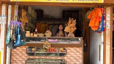 नाबार्ड की ‘ग्राम दुकान’ से स्व-सहायता समूह की महिलाएं बन रहीं आत्मनिर्भर