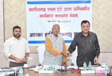 विष्णुदेव सरकार का श्रमिकों को तोहफा – श्रम मंत्री लखन लाल देवांगन और बीओसी अध्यक्ष रामप्रताप सिंह ने बटन दबाकर 9328 श्रमिकों के खाते में 18.23 करोड़ की राशि की अंतरित