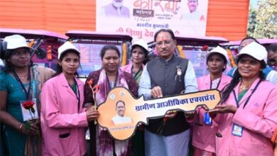 उज्ज्वला गैस, पिंक ई-रिक्शा और गार्बेज रिक्शा वितरण से आत्मनिर्भरता को मिला नया संबल