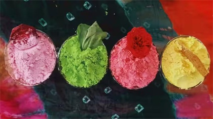 प्राकृतिक संसाधनों का उपयोग कर तैयार कर रही हैं हर्बल गुलाल बिहान दीदियां प्राकृतिक संसाधनों का उपयोग कर तैयार कर रही हैं हर्बल गुलाल बिहान दीदियां