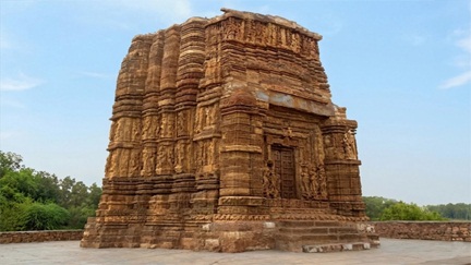 पत्थरों में दर्ज इतिहास: जहाँ हर पत्थर कहती है एक कहानी पत्थरों में दर्ज इतिहास: जहाँ हर पत्थर कहती है एक कहानी