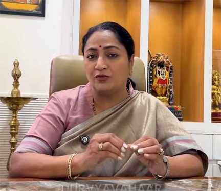 रेखा गुप्ता ने पूर्वोत्तर की लड़कियों के साथ दुर्व्यवहार की निंदा की रेखा गुप्ता ने पूर्वोत्तर की लड़कियों के साथ दुर्व्यवहार की निंदा की