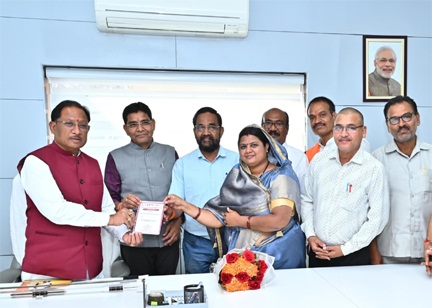 मुख्यमंत्री साय से छत्तीसगढ़ मनवा कुर्मी क्षत्रिय समाज के प्रतिनिधिमंडल ने की सौजन्य मुलाकात, 80 वॉ महा- अधिवेशन का दिया न्यौता मुख्यमंत्री साय से छत्तीसगढ़ मनवा कुर्मी क्षत्रिय समाज के प्रतिनिधिमंडल ने की सौजन्य मुलाकात, 80 वॉ महा- अधिवेशन का दिया न्यौता