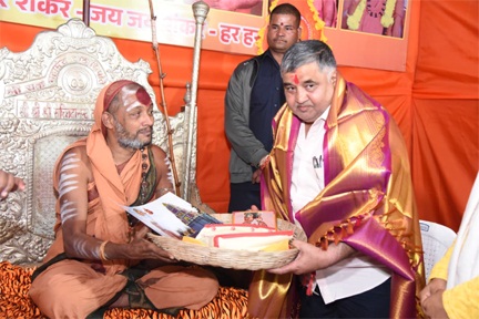 राजिम कुंभ कल्प 2026: पर्यटन एवं संस्कृति मंत्री राजेश अग्रवाल ने त्रिवेणी संगम पर संतों से की भेंट, बिहान दीदियों द्वारा बनाए गए छत्तीसगढ़ी व्यंजनों का चखा स्वाद