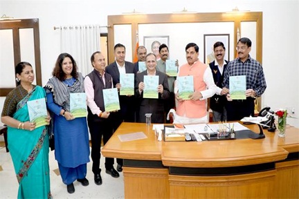 मुख्यमंत्री डॉ. यादव ने वन विभाग के विजन डाक्यूमेंट का किया विमोचन मुख्यमंत्री डॉ. यादव ने वन विभाग के विजन डाक्यूमेंट का किया विमोचन