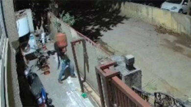 रसोई गैस की किल्लत का फायदा, चोरों ने घर से सिलेंडर उड़ाया रसोई गैस की किल्लत का फायदा, चोरों ने घर से सिलेंडर उड़ाया