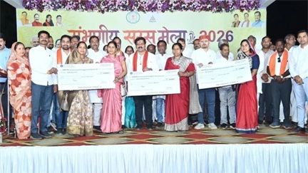 अब सड़कों पर दौड़ेंगी ‘लखपति दीदी’, विजय शर्मा ने महिला समूहों को दिए वाहन अब सड़कों पर दौड़ेंगी ‘लखपति दीदी’, विजय शर्मा ने महिला समूहों को दिए वाहन