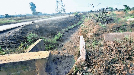 जमीन घोटाला, विधवा की जमीन का मुआवजा पड़ोसी को बांट दिया