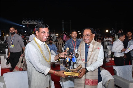 छत्तीसगढ़ में जनजातीय शक्ति का खेल महाकुंभ: देश के प्रथम ‘खेलो इंडिया ट्राइबल गेम्स 2026’ का भव्य शुभारंभ छत्तीसगढ़ में जनजातीय शक्ति का खेल महाकुंभ: देश के प्रथम ‘खेलो इंडिया ट्राइबल गेम्स 2026’ का भव्य शुभारंभ