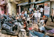 CG में गैस एजेंसियों पर उमड़ी भीड़, कमर्शियल सिलिंडर की कमी से बढ़ी उज्ज्वला की मांग