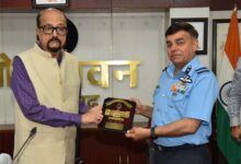 राज्यपाल रमेन डेका से रक्षा महाविद्यालय नई दिल्ली के अध्ययन दल ने की सौजन्य भेंट