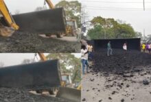 खौफनाक दुर्घटना: ट्रेलर की चपेट में आई बाइक, तीन युवकों की मौके पर मौत