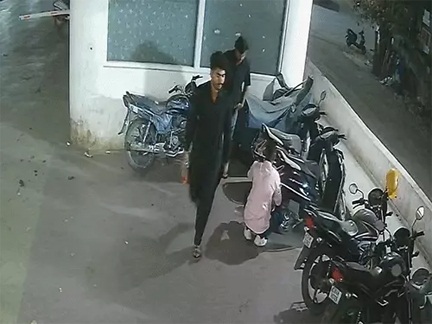 मल्टीलेवल पार्किंग में पेट्रोल-पार्ट्स चोरी की वारदात, चोर फिर सक्रिय