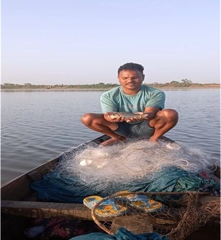 स्वतंत्रता संग्राम सेनानी मछुआ सहकारी समिति के सदस्यों को मिला आजीविका का सहारा