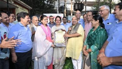 रायपुर के ऑक्सीजोन गार्डन में विधायक पुरंदर मिश्रा ने किया निरीक्षण, यूपीएससी में 35वीं रैंक लाने वाली वैभवी अग्रवाल को किया सम्मानित