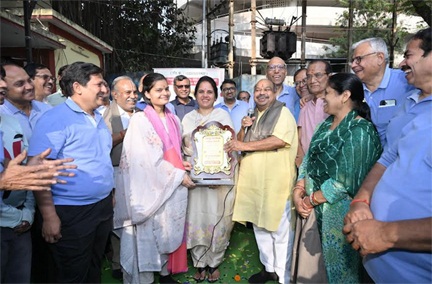 रायपुर के ऑक्सीजोन गार्डन में विधायक पुरंदर मिश्रा ने किया निरीक्षण, यूपीएससी में 35वीं रैंक लाने वाली वैभवी अग्रवाल को किया सम्मानित