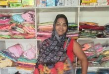 संघर्ष से सम्मान तक : कपड़ा दुकान ने बदली गायत्री गुप्ता की दुनिया