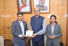 राज्यपाल डेका से यूनीसेफ के इमेजिन वेंचर के प्रथम भारतीय पुरस्कार विजेता ने की सौजन्य भेंट