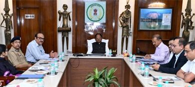 मुख्यमंत्री विष्णु देव साय कमिश्नर, आईजी और जिला कलेक्टरों के साथ वीडियो कॉन्फ्रेंसिंग के माध्यम से कर रहे हैं बड़ी बैठक