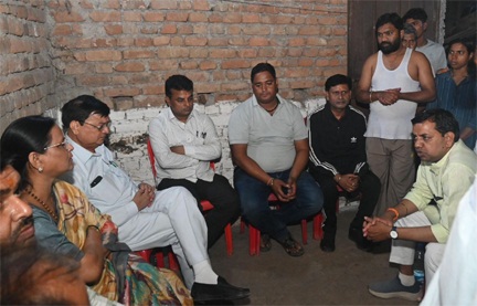 उद्योग मंत्री देवांगन ने शोकाकुल परिवार से मिलकर व्यक्त की गहरी संवेदना उद्योग मंत्री देवांगन ने शोकाकुल परिवार से मिलकर व्यक्त की गहरी संवेदना