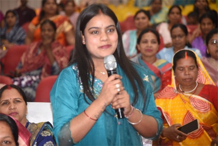 ’महतारी वंदन योजना से सशक्त हो रहीं प्रदेश की महिलाएं’