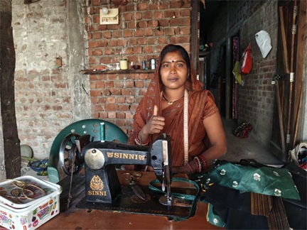 महतारी वंदन योजना ने संवारी भगवती की गृहस्थी, सिलाई मशीन से आसान हुईं स्वावलंबन की राह