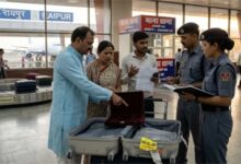 एयर इंडिया फ्लाइट से यात्रा के दौरान ट्रॉली बैग से कीमती नेकलेस चोरी