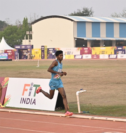 ख़ुद से सीखने वाले सूरज माशी ने उधार के स्पाइक्स पहन जीता 5000 मीटर का रजत पदक