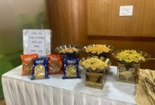 केन्द्रीय जेल रायपुर के बंदियों द्वारा निर्मित नमकीन उत्पादों का विधानसभा सदस्यों ने लिया आनंद