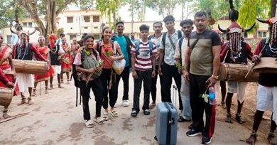 खेलो इंडिया ट्रायबल गेम्स : केरल की एथलेटिक्स टीम पहुंची जगदलपुर, पारंपरिक लोकनृत्य से हुआ भव्य स्वागत खेलो इंडिया ट्रायबल गेम्स : केरल की एथलेटिक्स टीम पहुंची जगदलपुर, पारंपरिक लोकनृत्य से हुआ भव्य स्वागत