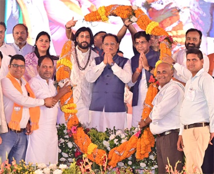 किसानों की खुशियों भरी होली के बाद अब भूमिहीन कृषि श्रमिकों की नवरात्रि भी हुई समृद्ध किसानों की खुशियों भरी होली के बाद अब भूमिहीन कृषि श्रमिकों की नवरात्रि भी हुई समृद्ध