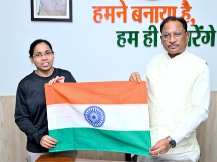 एवरेस्ट पर तिरंगा फहराने निकली छत्तीसगढ़ की बेटी, मुख्यमंत्री ने दी शुभकामनाएं एवरेस्ट पर तिरंगा फहराने निकली छत्तीसगढ़ की बेटी, मुख्यमंत्री ने दी शुभकामनाएं
