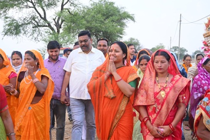 मंत्री लक्ष्मी राजवाड़े ने 3.80 करोड़ रूपए की सड़क निर्माण कार्य का किया शुभारंभ मंत्री लक्ष्मी राजवाड़े ने 3.80 करोड़ रूपए की सड़क निर्माण कार्य का किया शुभारंभ