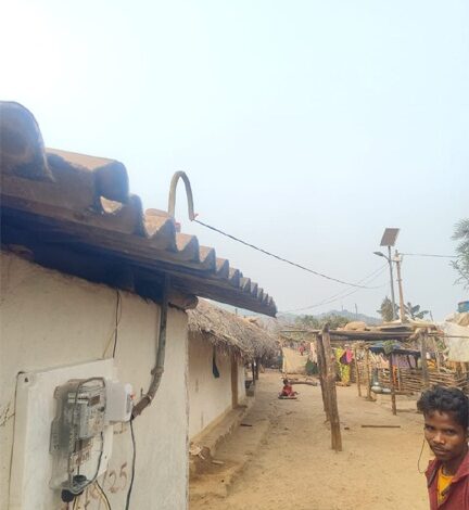 दशकों के अंधेरे से उजियारे में आया गारपा, नियद नेल्लानार योजना से पहली बार घर-घर पहुँची बिजली दशकों के अंधेरे से उजियारे में आया गारपा, नियद नेल्लानार योजना से पहली बार घर-घर पहुँची बिजली