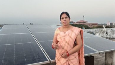 सोलर पैनल अपनाकर देवश्री साहू बनीं आत्मनिर्भर, बिजली बिल से मिली पूर्ण मुक्ति
