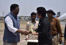 भारत रत्न सचिन तेंदुलकर का एयरपोर्ट में आत्मीय स्वागत