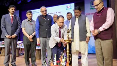 व्यक्तियों को रोजगार चाहने वाला बनने के बजाय रोजगार देने वाला बनाएं- केन्द्रीय मंत्री ओंराव
