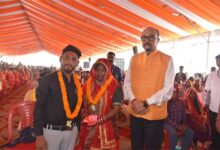 सामूहिक विवाह कार्यक्रम में शामिल हुए राज्यपाल सामूहिक विवाह कार्यक्रम में शामिल हुए राज्यपाल