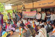 जल संकट के खिलाफ कांग्रेस का अनोखा प्रदर्शन