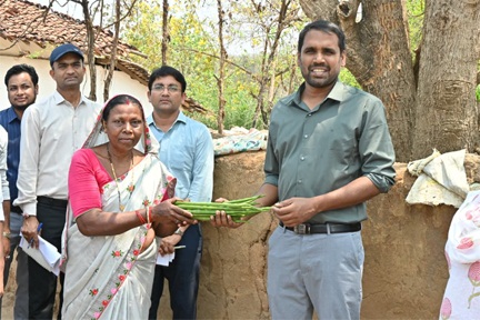 लघु धान्य रागी से समृद्धि की ओर बढ़ती शकुन बाई कुजांम