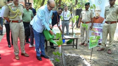 राज्यपाल रमेन डेका ने ली रायपुर जिले में विकासखंड स्तरीय समीक्षा बैठक