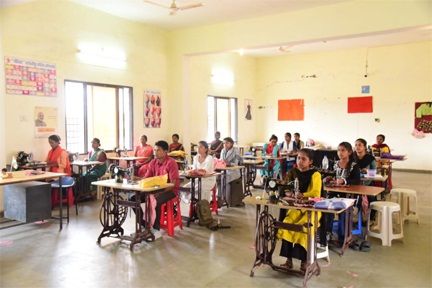 पुनर्वासित व्यक्तियों को मिल रही आत्मनिर्भरता की नई राह